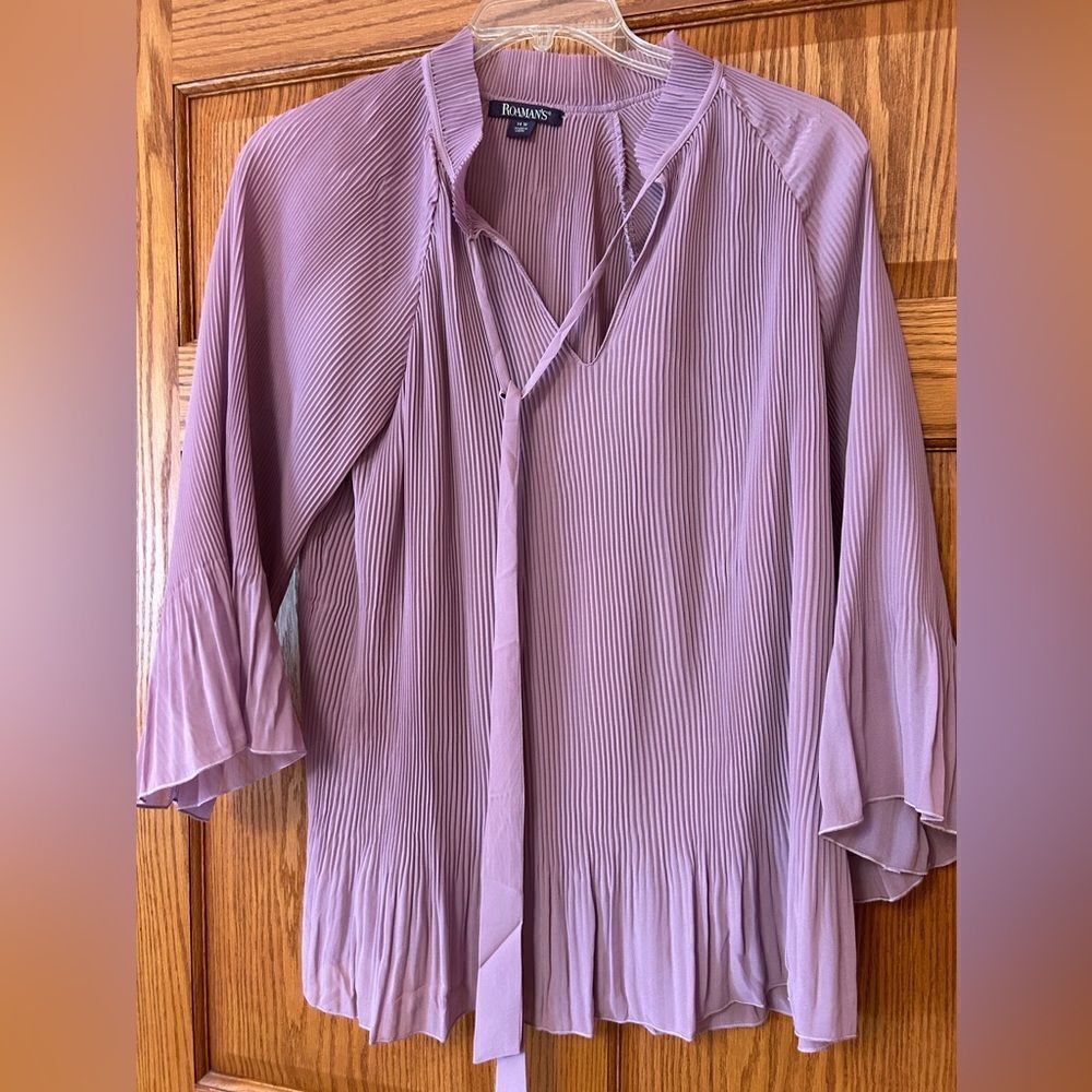 Roaman’s NWOT lilac purple 14W long sleeve tie close top ruffled sleeve